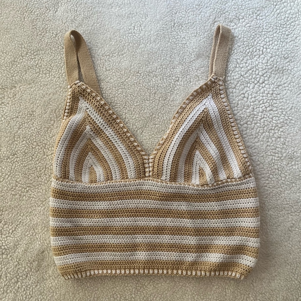 Nwot nude and white crochet crop top size m